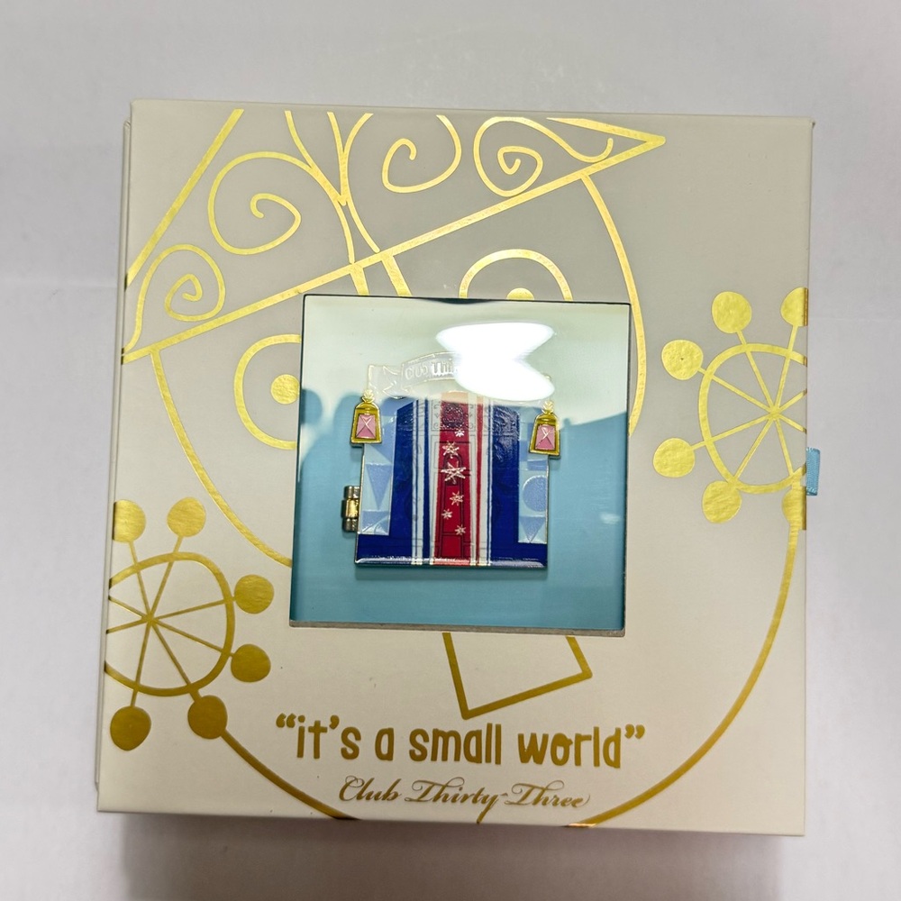 Disney Club 33 It's a Small World Pin
